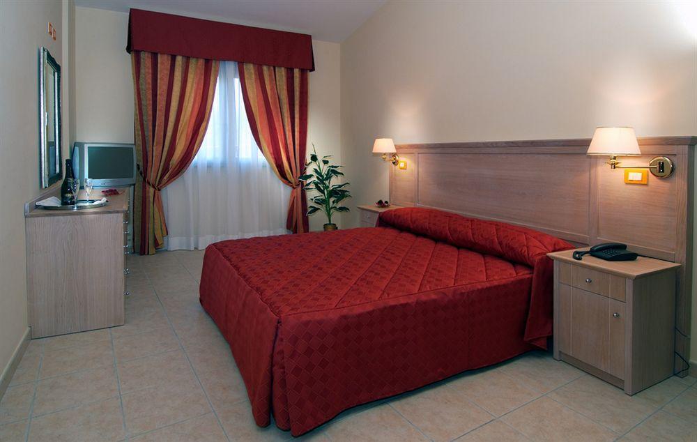 Complesso L'Oasi Hotel Aranova Exterior photo